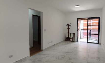 Apartamento na Ponta da praia com 03 quartos e sacada!