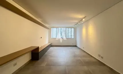 Apartamento com 03 dormitórios na quadra da praia à venda no Gonzaga - Santos/SP