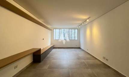 Apartamento com 03 dormitórios na quadra da praia para alugar no Gonzaga - Santos/SP