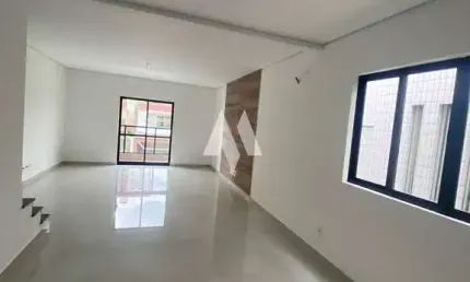 Casa Sobreposta com 4 Dormitórios e 2 suítes - Embaré / Santos