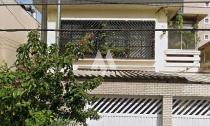 Casa Sobreposta Alta com Edícula em Santos,145m², 3 Vagas de Garagem e no bairro do Boqueirão