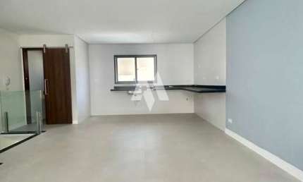 Linda casa em condomínio novo com acabamento impecável