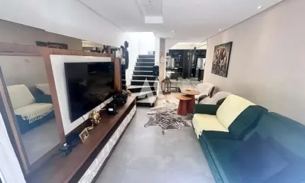 Casa sobreposta no bairro da  Aparecida, Santos/SP, Grande oportunidade.