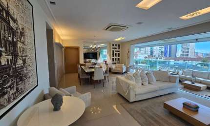 Espetacular! 277 m², 4 Suítes, 4 Vagas, Varanda Gourmet e Lazer na Cobertura!