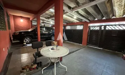 Casa com 4 quartos e 6 banheiros à Venda, 347 m² por R$ 1.100.000