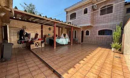 Casa à venda com edícula - Vila São Jorge / São Vicente