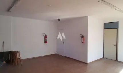 Sala Comercial em Ponto Estratégico na Ana Costa na Vila Mathias