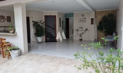 Casa com 3 quartos à venda na Rua Galeão Coutinho, Embaré, Santos