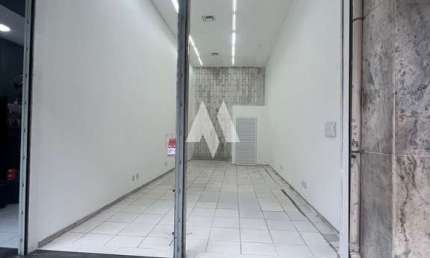 Lojas Comerciais para Locação no Centro de Santos**  Oportunidade imperdível para empreendedores!  Disponíveis 3 lojas comerciais localizadas na Amador Bueno, com a Riachuelo no coração do Centro de S