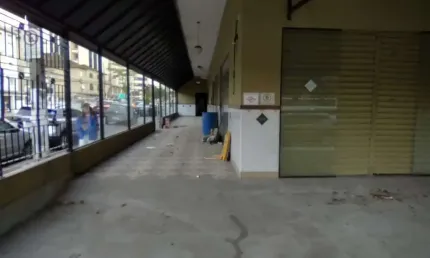 Loja com 350m2 para alugar em avenida movimentada no Embaré, Santos