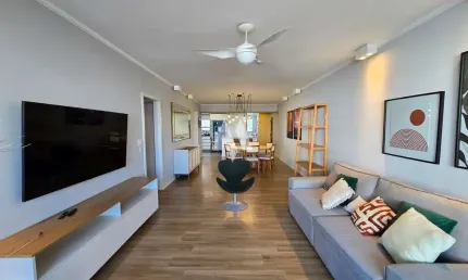 Apartamento para locação com 3 dormitórios, 1 suíte, a uma quadra da praia, 1 vaga demarcada