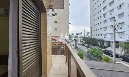 Casa com 3 Quartos e 4 banheiros à Venda na quadra da praia - Ponta da Praia - Santos/SP