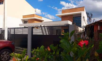 Excelente casa 3Q (1 suíte), sala com pé direito de 3,80m