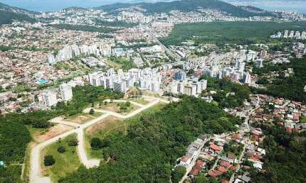 Terreno em condomínio fechado à venda na Rua Rodrigo Rampinelli Jeremias, 172, Itacorubi, Florianópolis por R$ 1.195.000