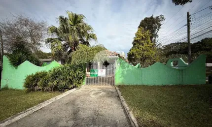 Casa com 3 quartos sendo 1 suite para locação no bairro Orleans