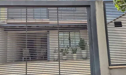 Sobrado à venda, 180 m² por R$ 640.000 - Jardim Acapulco - Londrina/PR