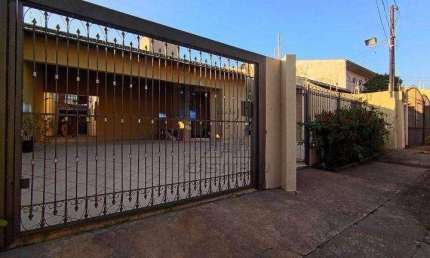 Casa com 3 dormitórios para alugar, 160 m² por R$ 2.750,00/mês - Santa Mônica - Londrina/PR
