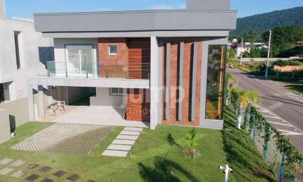 Ilha do Francês - Casa com 3 suítes em condomínio fechado no Rio Vermelho - Florianópolis/SC