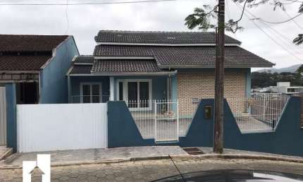 Casa com 3 quartos à venda no Floresta, Joinville  por R$ 1.100.000