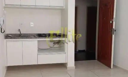 Apto para vender com 01 dormitório, à 300 mts da estação Praça da Árvore!