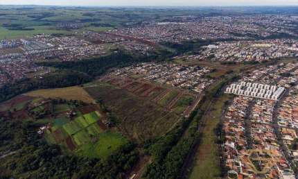 Terreno à venda na Avenida Graciliano Ramos, Cilo 3, Londrina
