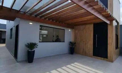 Belíssima casa, com ricos acabamentos - 3 dormitórios - Bal. Maracanã