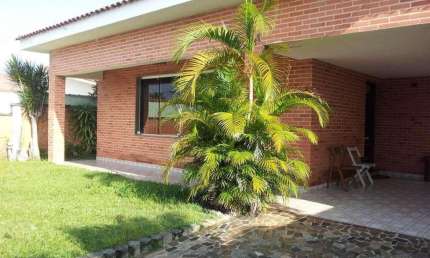 CASA COM 5 SUITES SENDO 2 NA EDICULA, FLÓRIDA, PRAIA GRANDE , SP.