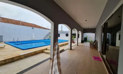 Casa com 2 lotes no Balneário Flórida - 4 suítes, garagem box e muito lazer!