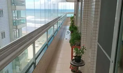 Apartamento com 3 dormitórios, 2 vagas em frente ao mar na vila caiçara!!!
