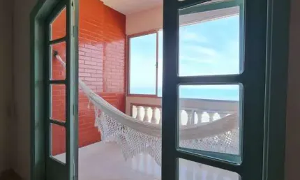 Apartamento na Vila Tupi com 03 dormitórios e vista para o mar, recém reformado. Uma verdadeira joi