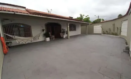 Casa de esquina com 3 dormitórios, real, praia grande, sp - casa espaçosa à 100 mts da praia
