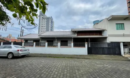 Casa com 3 quartos à venda na R Vascocelos Drummond, 99, Gravata, Navegantes por R$ 1.300.000