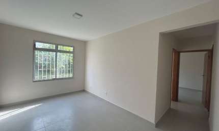 APARTAMENTO DE 2 QUARTOS COM VAGA DE GARAGEM E PISO PORCELANATO NA TRINDADE FLORIANÓPOLIS