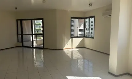 APARTAMENTO AMPLO COM 4 QUARTOS SENDO 2 SUÍTES 3 VAGAS E VISTA PANORÂMICA NO CENTRO DE FLORIANÓPOLIS