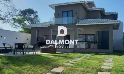 Caravelas - Búzios - Casa duplex, 4 suítes, com espaço gourmet, e bem localizada .