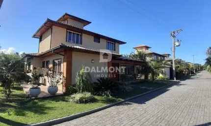 VILA LUIZA - BÚZIOS - MARAVILHOSA  CASA DUPLEX, À 50 METROS DA PRAIA DE MANGUINHOS.