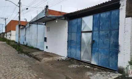 Galpão no Bairro Tomba próximo ao CIS- Feira de Santana