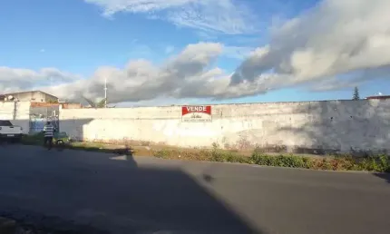 Descubra a oportunidade perfeita para investir no seu futuro! Este amplo terreno de 7.250 m², localizado no charmoso Jardim Acácia, em Feira de Santana, é ideal para quem busca um espaço versátil e es