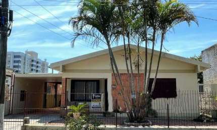 Casa para Venda em Osório, Centro, 3 dormitórios, 2 suítes, 1 banheiro, 3 vagas