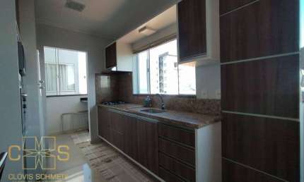 Apartamento com 3 dormitórios à 150 metros da Praia
