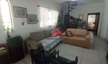 Casa à Venda em Icaraí, 4 Quartos (1 Suíte), Varanda, 4 Vagas de Garagem, Piscina, Churrasqueira, Anexo Completo, 120 m2, por R$ 2.000.000,00