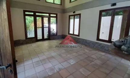 Casa com 3 quartos à venda, 255m por 850.000 - Itaipu - Niterói - RJ