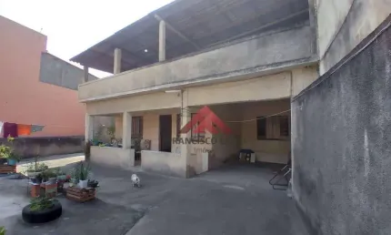 Casa com 3  quartos, próximo à praça do  Bandeirantes. - São Gonçalo/RJ