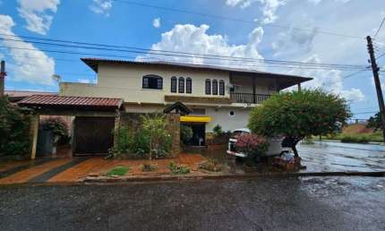 Sobrado com 3 dormitórios à venda, 334 m² por R$ 800.000,00 - Waldemar Hauer - Londrina/PR
