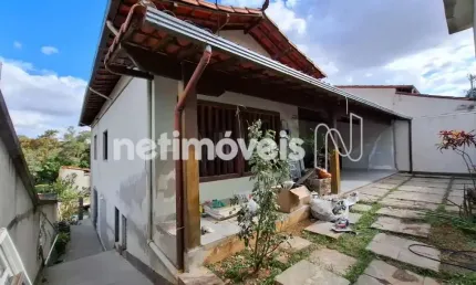 Casa com 3 quartos à venda na Rua Santo Antônio de Lisboa, São João Batista, Belo Horizonte