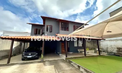 Casa com 3 quartos à venda na Rua Arildo Valadão, Braúnas, Belo Horizonte
