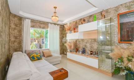 Casa com 4 quartos à venda na Rua Costa Rica, 1204, Bacacheri, Curitiba, 176 m2 por R$ 900.000
