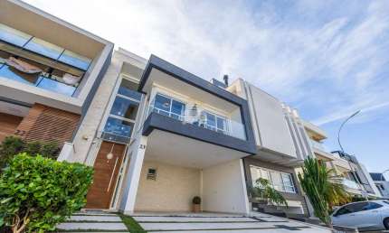 Casa em condomínio fechado com 3 quartos à venda na Rua Maria Luiza Bazzani Natal, 381, Uberaba, Curitiba, 300 m2 por R$ 2.920.000