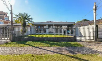 Casa com 2 quartos à venda na rua jeremias lissa, 152, vista alegre, curitiba, 290 m2 por r$ 2.000.000