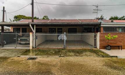 Casa em condomínio fechado com 2 quartos à venda na Rua Pedro Dugonski, 235, Jardim Viviane, Colombo, 110 m2 por R$ 275.000